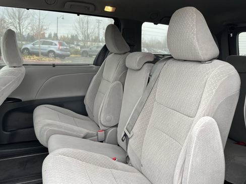 Used 2019 Toyota Sienna LE image 14