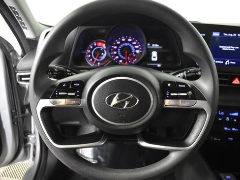 Used 2022 Hyundai Elantra SEL w/ Preferred Accessory Package FWD image 14