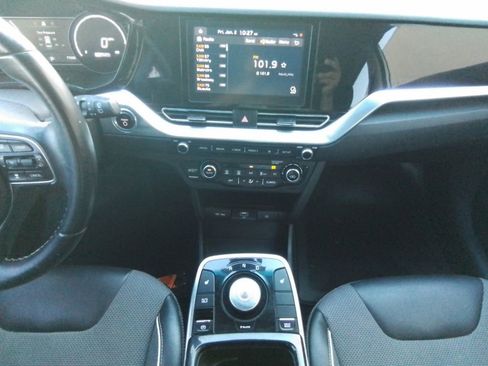 Used 2020 Kia Niro EX image 11