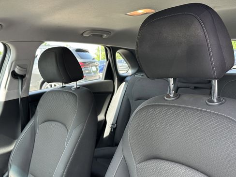 Used 2018 Hyundai Elantra GT FWD image 18