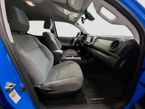 Used 2020 Toyota Tacoma SR5 AWD/4WD image 32