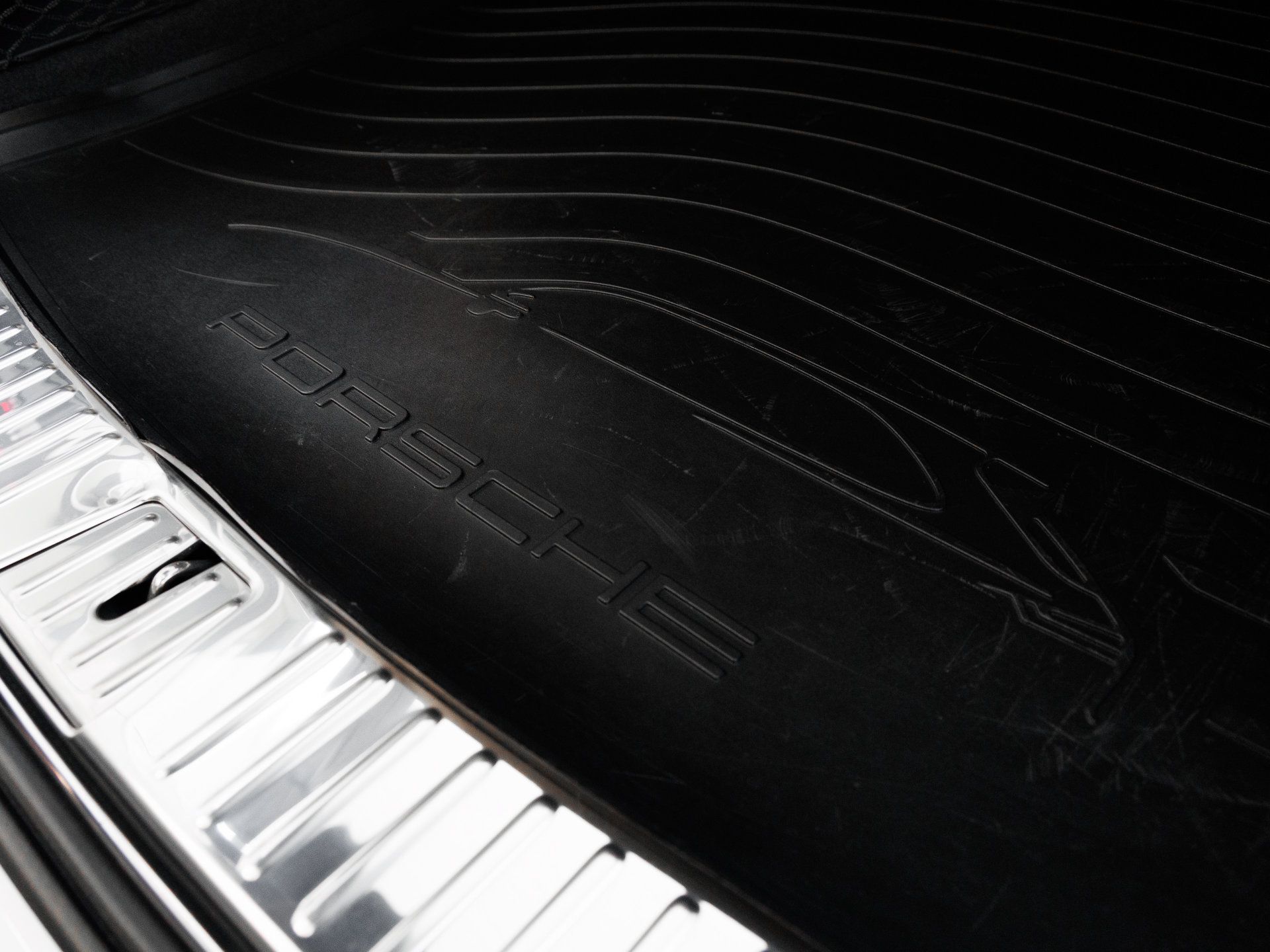 Certified 2025 Porsche Cayenne AWD/4WD image 27