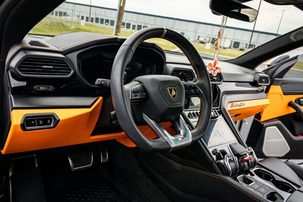 Used 2023 Lamborghini Urus S AWD/4WD image 15