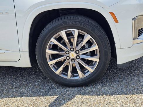 Used 2022 Chevrolet Traverse Premier FWD image 6