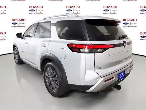 Used 2024 Nissan Pathfinder SL w/ SL Premium Package FWD image 6