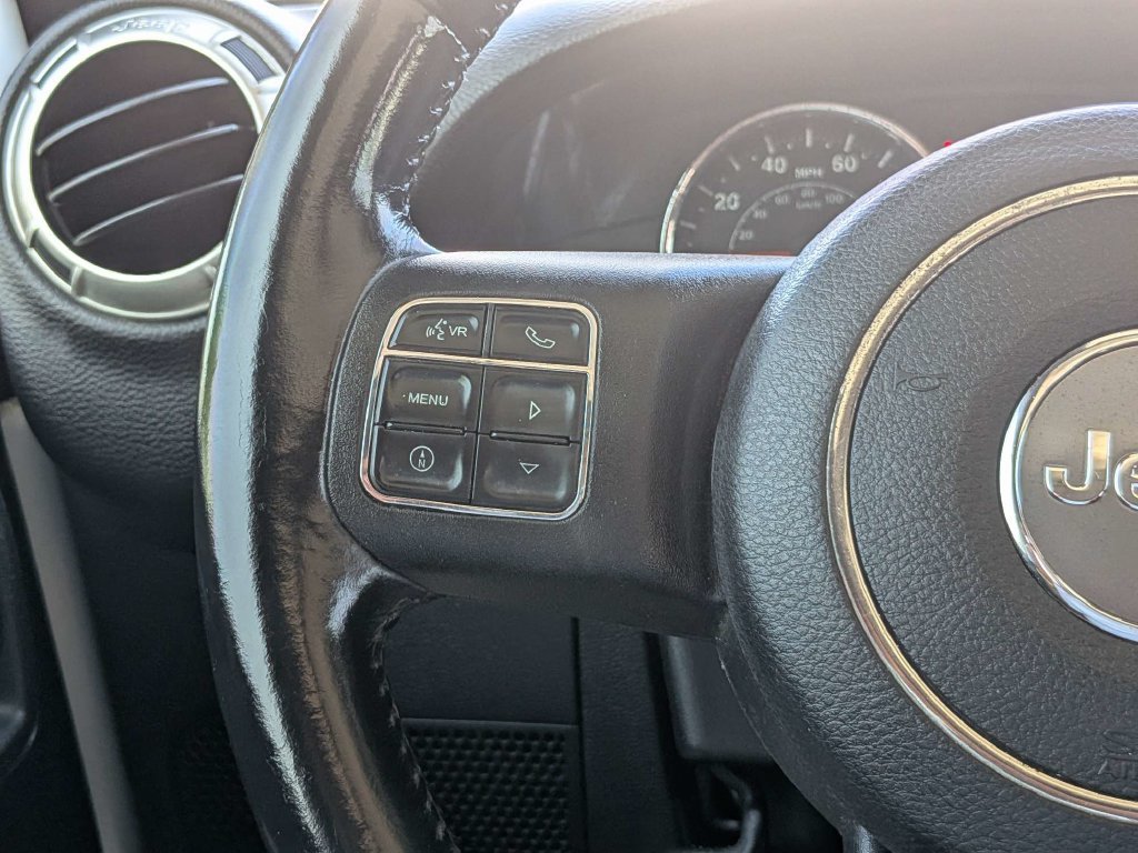Used 2018 Jeep Wrangler Unlimited Sahara w/ Connectivity Group AWD/4WD image 21