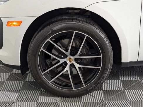 Certified 2023 Porsche Macan AWD/4WD image 11