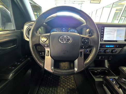 Used 2020 Toyota Tacoma TRD Sport AWD/4WD image 15