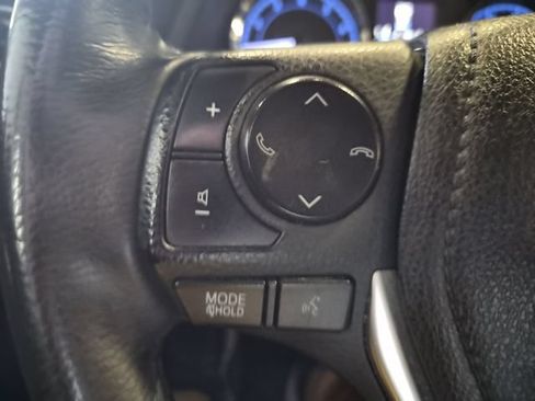 Used 2018 Toyota Corolla SE w/ SE Premium Package FWD image 19