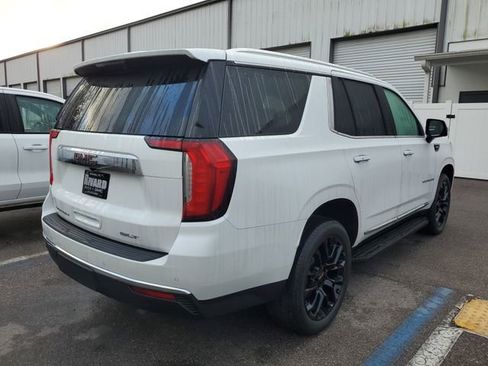 Used 2023 GMC Yukon SLT w/ SLT Premium Package image 4