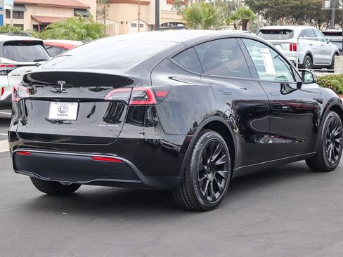 Used 2023 Tesla Model Y AWD image 5