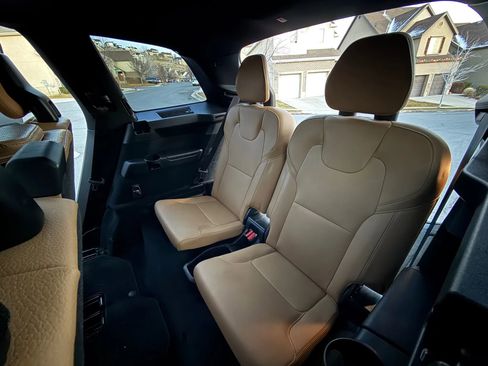 Used 2019 Volvo XC90 T6 Momentum image 5