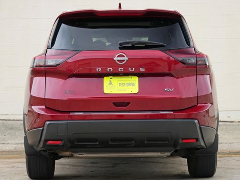 Used 2024 Nissan Rogue SV w/ SV Premium Package FWD image 10