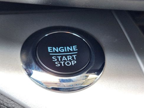 Used 2024 Ford Explorer XLT RWD image 17
