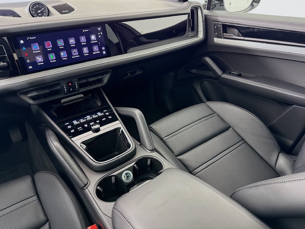 Certified 2025 Porsche Cayenne E-Hybrid AWD/4WD image 26