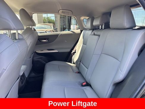 Certified 2022 Toyota Venza XLE AWD/4WD image 16