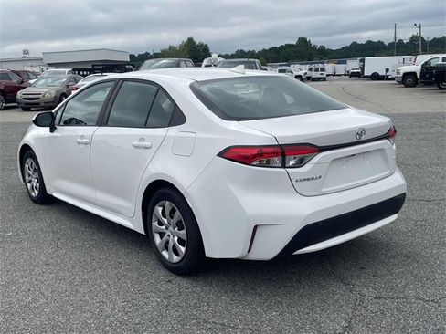 Used 2021 Toyota Corolla LE image 6
