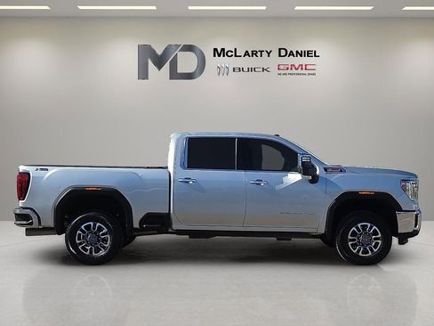 Used 2022 GMC Sierra 3500 SLT w/ SLT Convenience Package image 6