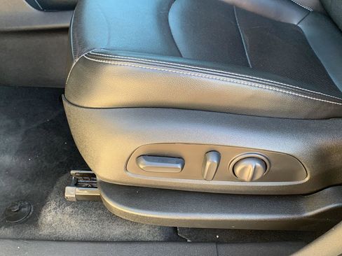 Used 2024 GMC Terrain SLT image 17