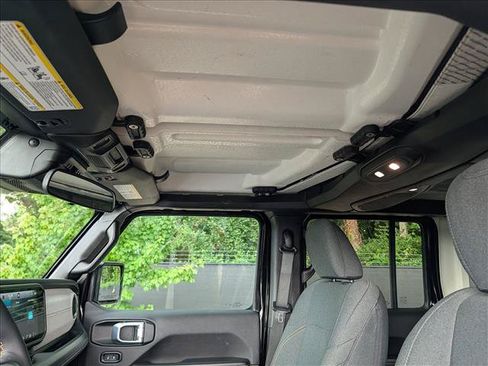 Used 2025 Jeep Wrangler Unlimited Sahara AWD/4WD image 25