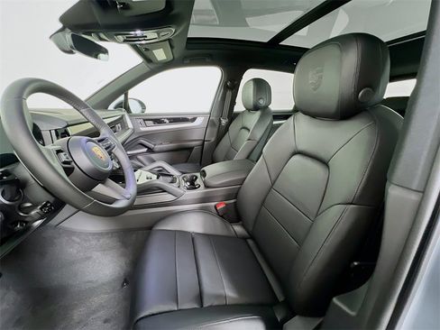 New 2026 Porsche Cayenne Base image 5
