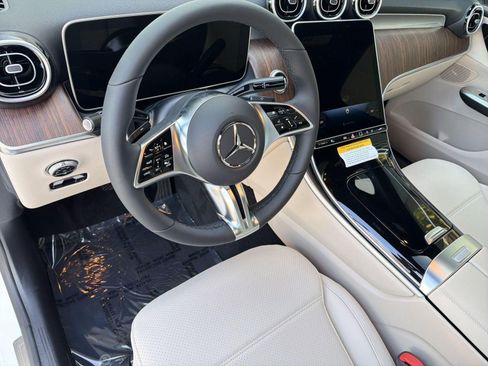 Used 2026 Mercedes-Benz GLC 300 image 4