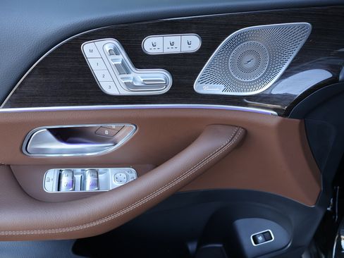 Certified 2025 Mercedes-Benz GLS 450 4MATIC image 14