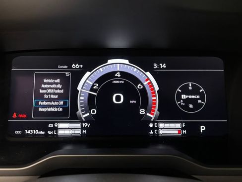 Used 2025 Toyota Tundra Platinum AWD/4WD image 16