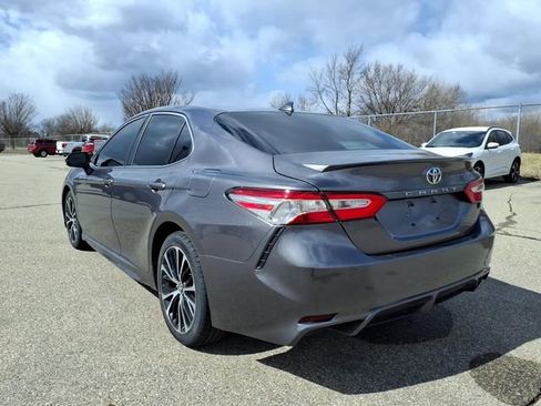 Used 2020 Toyota Camry SE image 8