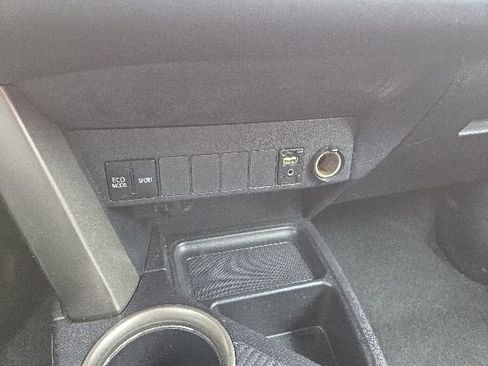 Used 2015 Toyota RAV4 XLE AWD/4WD image 17