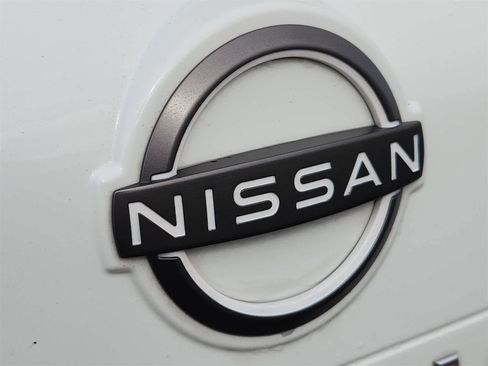 Used 2023 Nissan Rogue S image 11