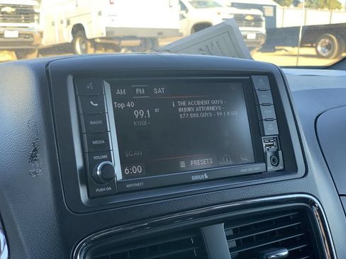 Used 2018 Dodge Grand Caravan SE FWD image 10