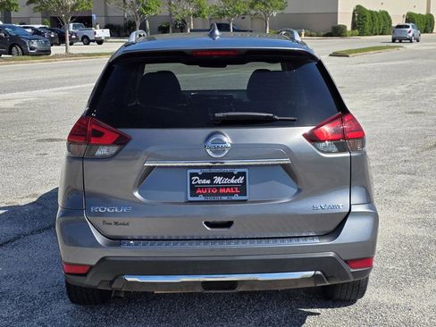 Used 2017 Nissan Rogue SV AWD/4WD image 4