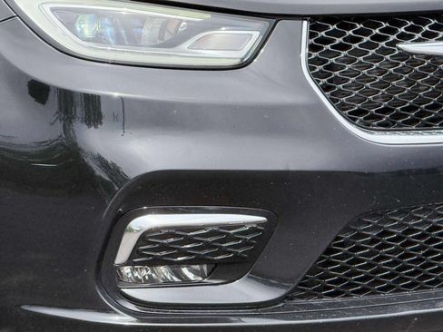 Used 2025 Chrysler Pacifica Select FWD image 10