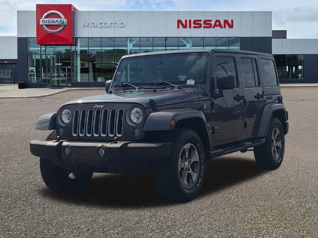 Used 2016 Jeep Wrangler Unlimited Sahara w/ Dual Top Group AWD/4WD image 3