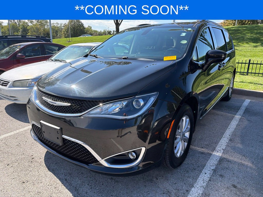 Used 2019 Chrysler Pacifica Touring-L FWD image 1