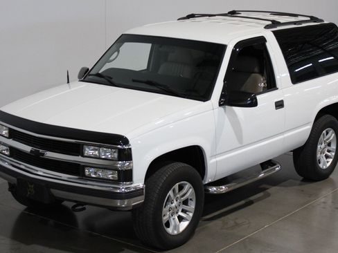 Used 1999 Chevrolet Tahoe 4WD 2-Door w/ Skid Plate Pkg image 12