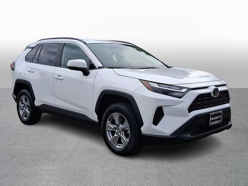 Used 2024 Toyota RAV4 XLE AWD/4WD image 3