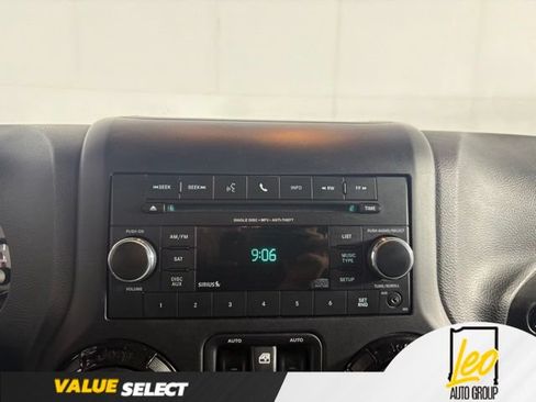 Used 2016 Jeep Wrangler Sahara AWD/4WD image 13