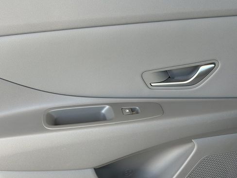 Certified 2025 Hyundai Elantra SEL FWD image 9