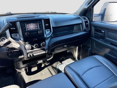 Used 2024 RAM 2500 Tradesman w/ Chrome Appearance Group image 23