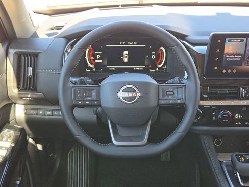 New 2026 Nissan Pathfinder Platinum image 16