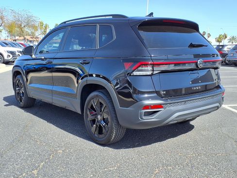 New 2026 Volkswagen Taos SE FWD image 2