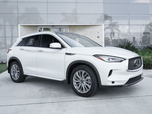 Certified 2023 INFINITI QX50 Luxe FWD image 2
