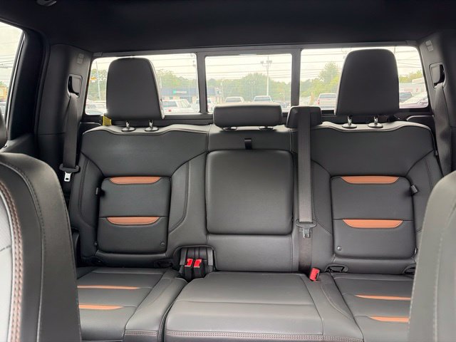 Used 2024 GMC Sierra 1500 AT4 w/ Technology Package AWD/4WD image 15