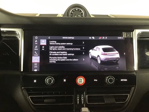 Certified 2026 Porsche Macan AWD/4WD image 35