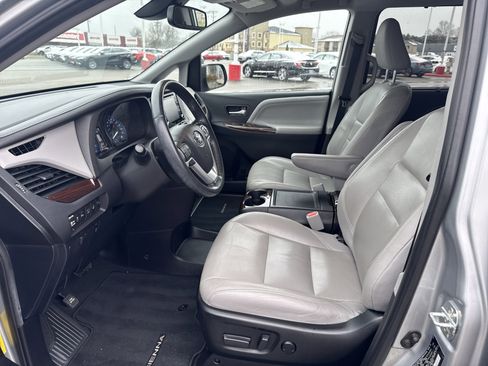 Certified 2020 Toyota Sienna Limited Premium image 13