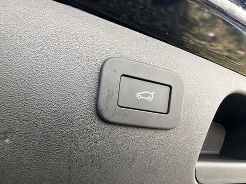 Used 2024 Jaguar E-PACE R-Dynamic SE image 37