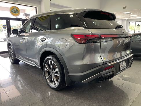 Used 2024 INFINITI QX60 Luxe w/ Vision Package FWD image 3