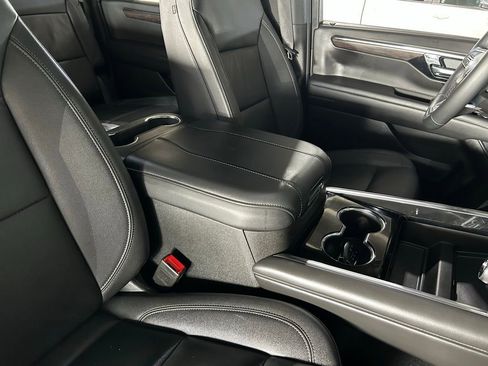 Used 2025 Chevrolet Suburban LT image 44